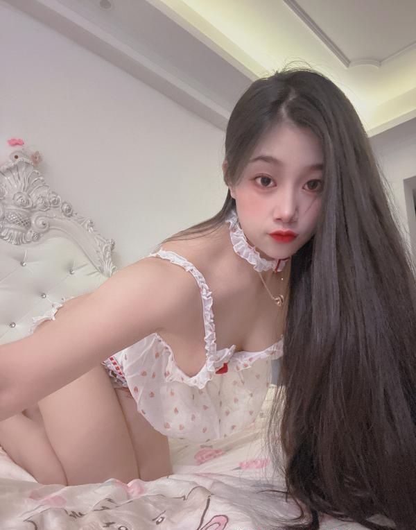 吴中年轻服务系女孩