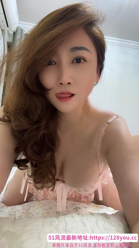 大胸肉肉少妇