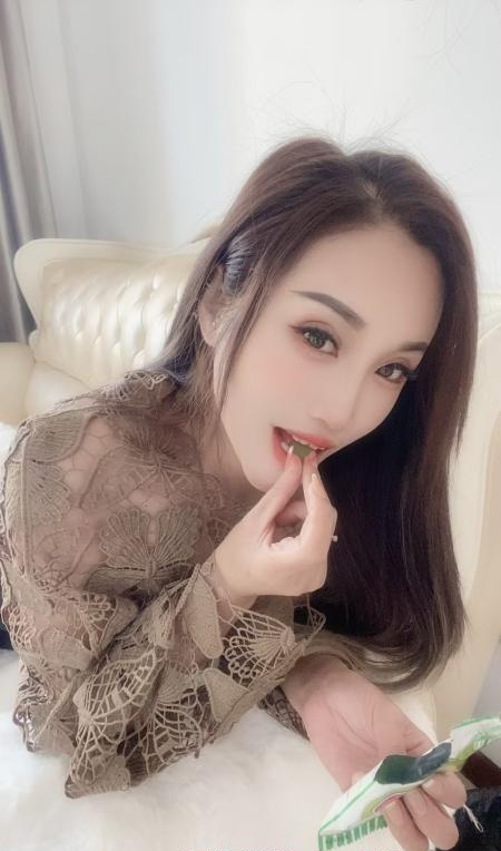 体验会喷水的大奶少妇