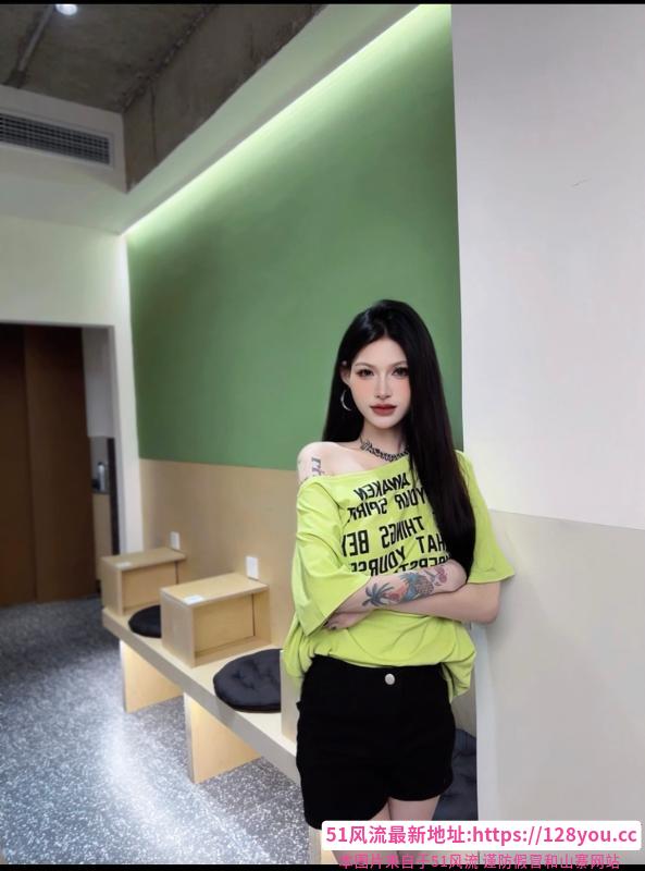 高挑纹身女菜菜