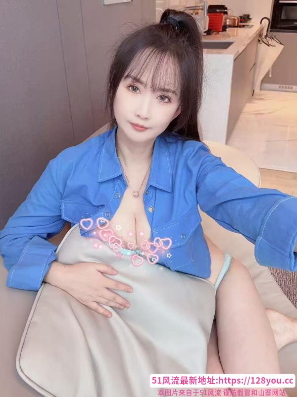 很哇塞的小姐姐