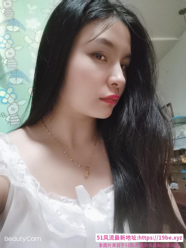 汉口火车站娇小妹子