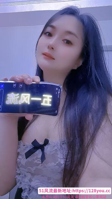 服务型苗条少妇