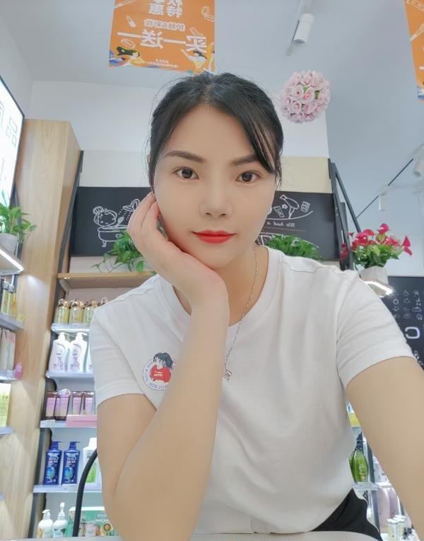长腿少妇笑笑