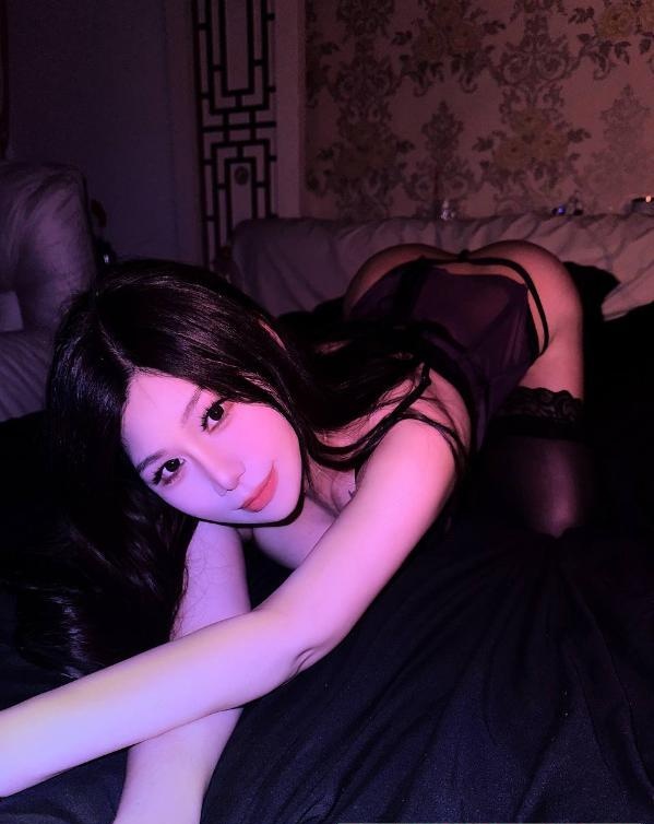 青羊美胸翘臀骚妇玲儿