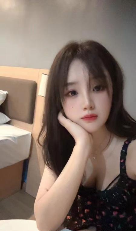 可爱圆润小姐姐莹莹