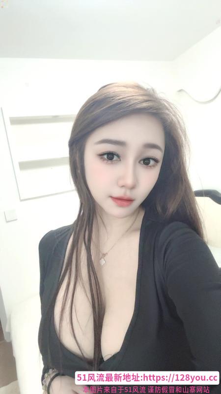 一线天美艳少妇