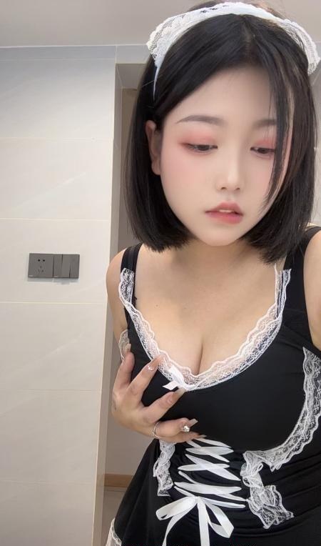 短发大胸兼职嫩妹
