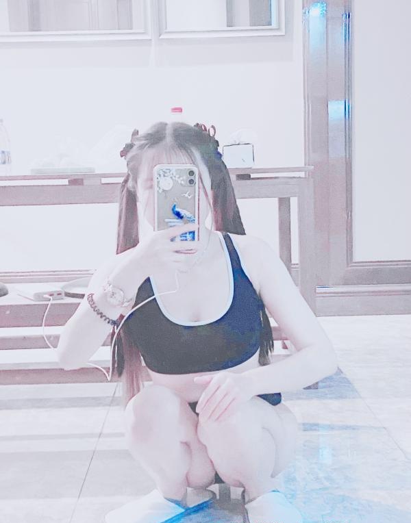 半套深喉小妖精