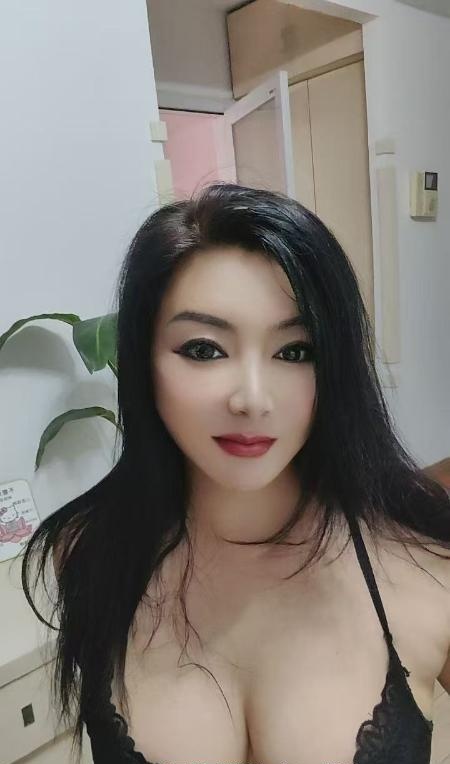身材丰满骚熟女