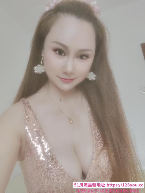 骚气E奶小姐姐
