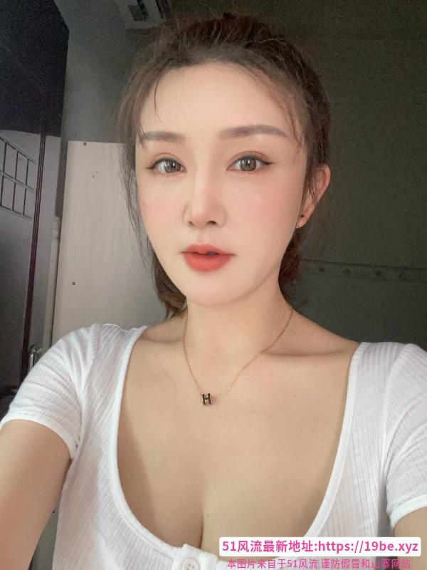 丰胸美臀的小少妇