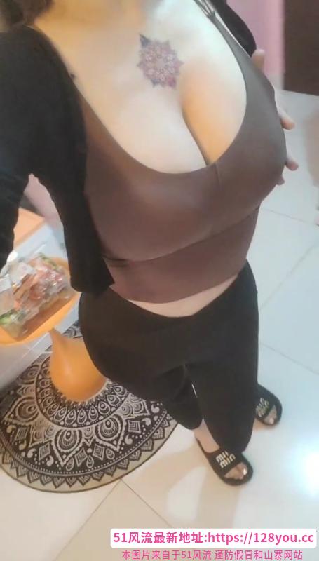 高个丰满型老师美美