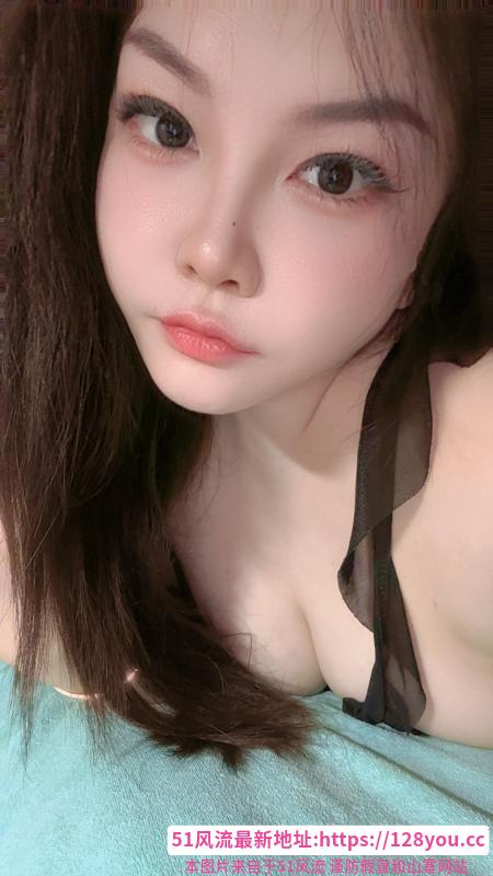 南门性感大胸妹子