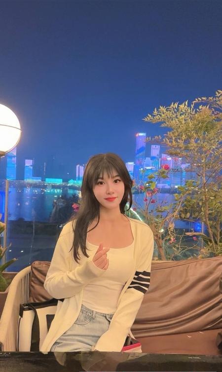 南山身材苗条姗姗