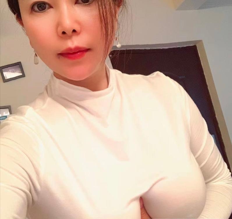 大奶少妇服务拉满