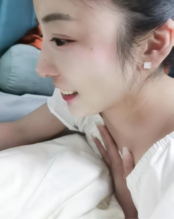 春节在岗肉感美女