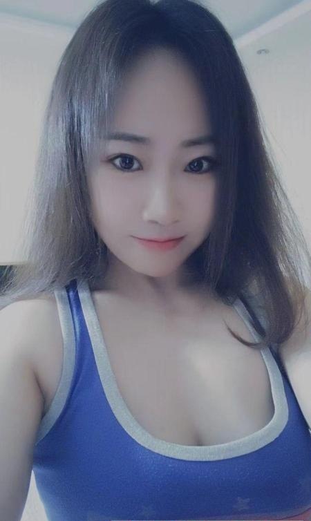 华新街舌吻小少妇