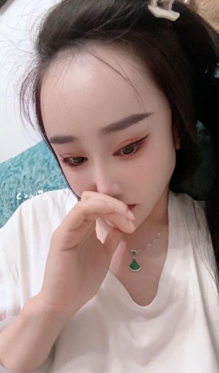 白嫩大奶妹