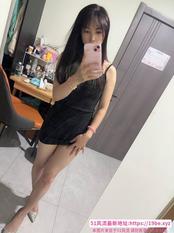 浦东白皙长腿丝足少妇