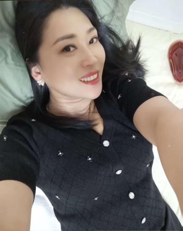 五官端正少妇