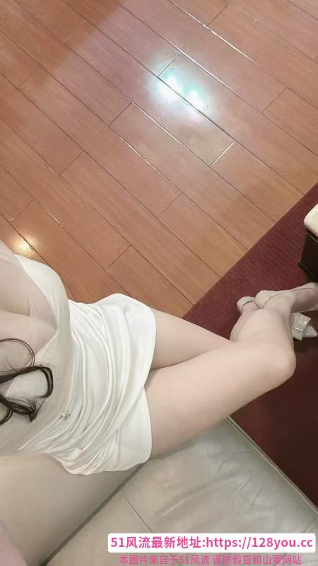 黑丝骚气十足小姐姐