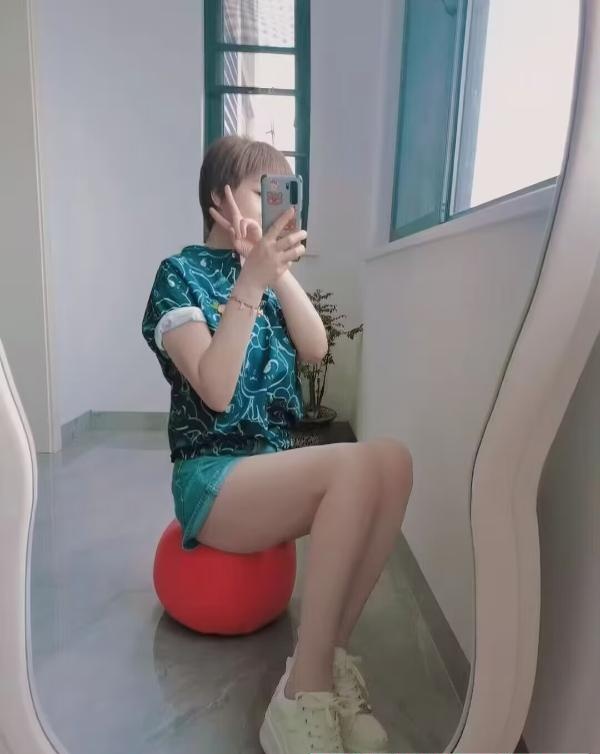 短发小姐姐