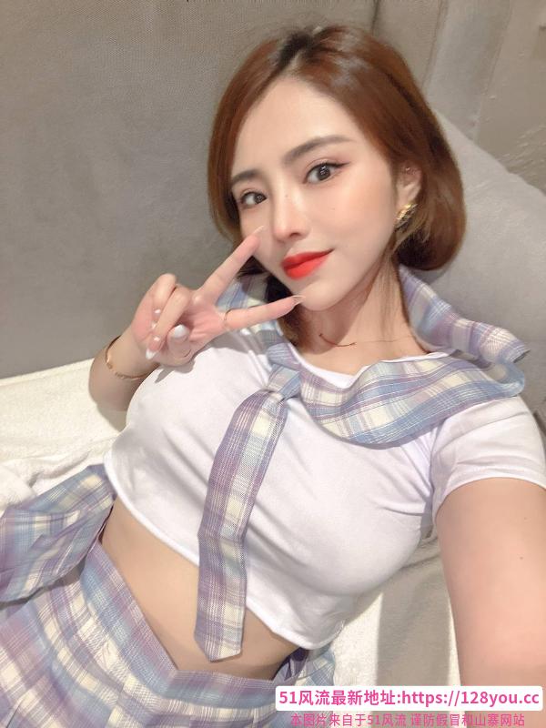 娇小玲珑颜值玲奈