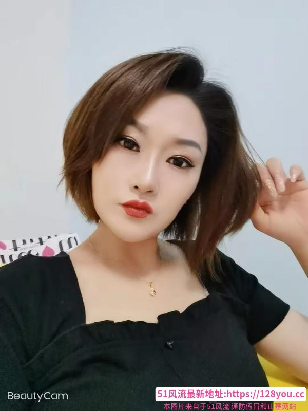 气质舌吻少妇