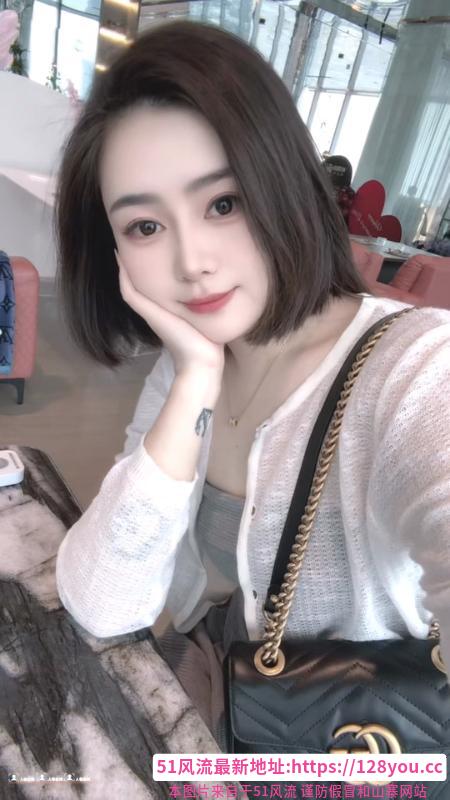包河短发小姐姐