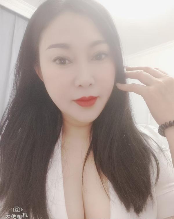 微胖韵味少妇