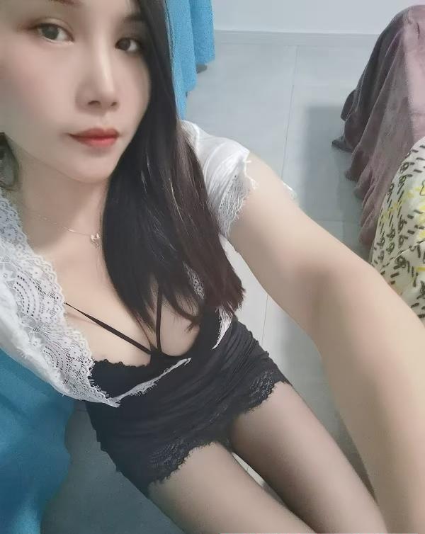 制服少妇小梦