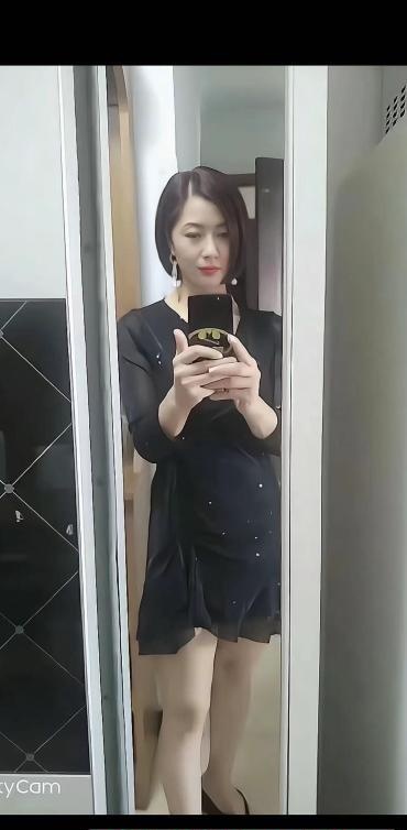 劲松短发骚少妇