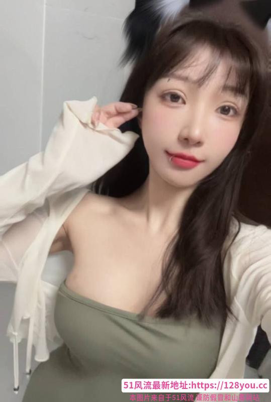 少妇感大胸丰臀老师