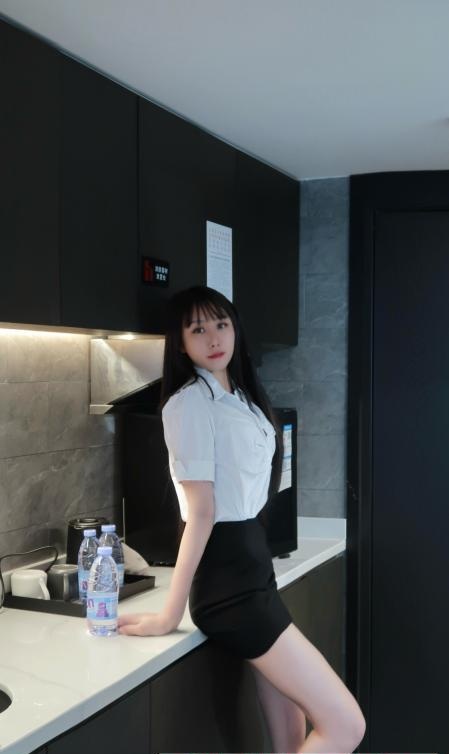 丰满长腿御姐雪儿回归