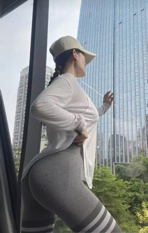 大屁股波姐