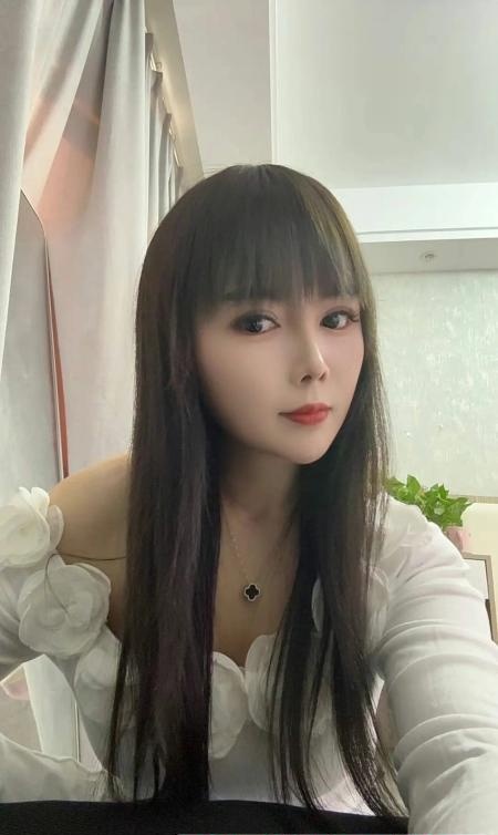 张府园苗条小少妇