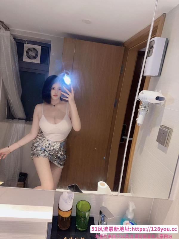 大胸甜美短发嫩妹珂珂