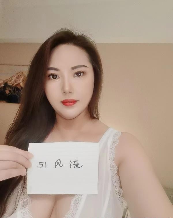 制服诱惑大肉臀