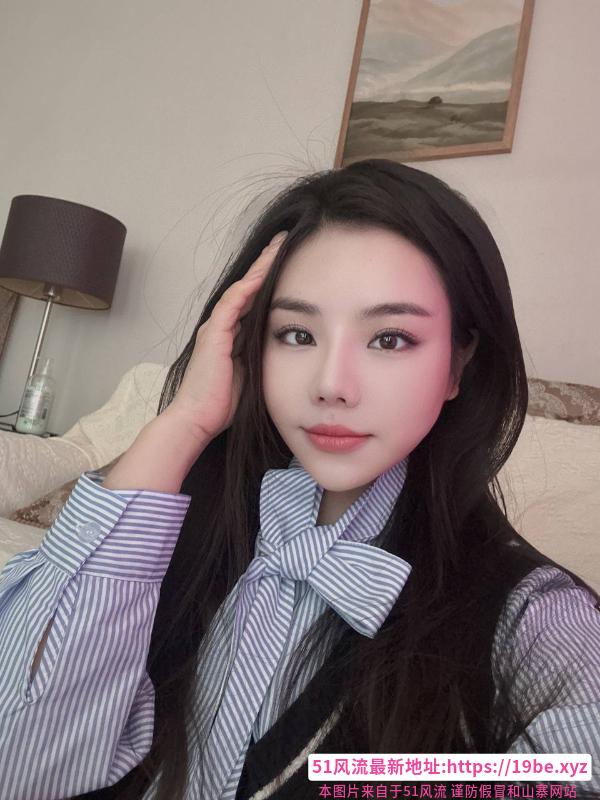 制服黑丝诱惑骚姐姐