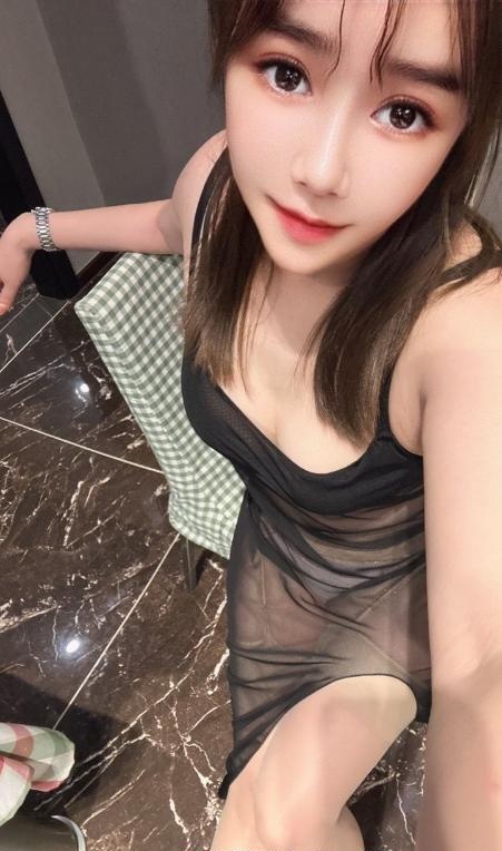 吴江喷潮小妇女