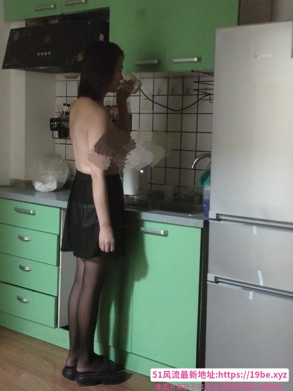 瘦小温柔少妇