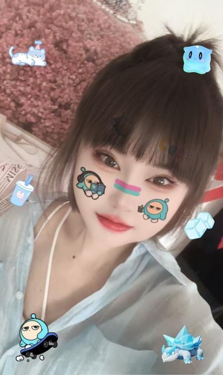 钟楼可爱小美女
