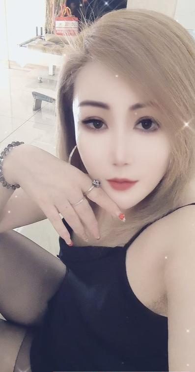 大屁股黑丝少妇