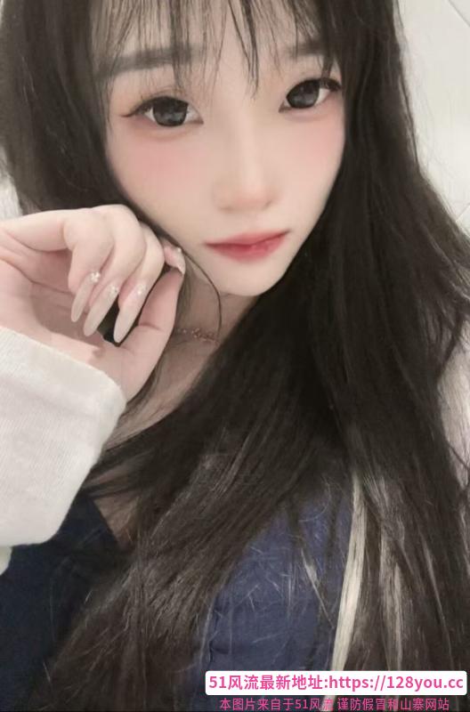 蜀山肤白瘦妹子