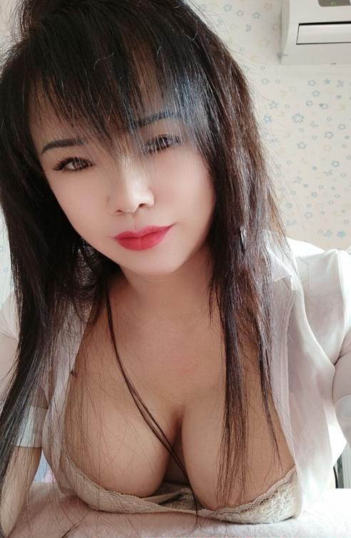 服务系身材很棒的骚妇