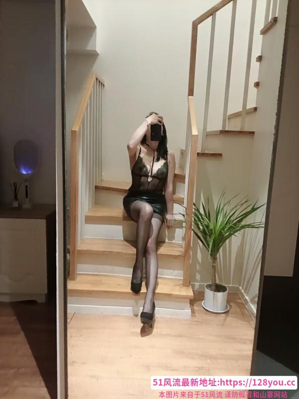 粉嫩小骚妇