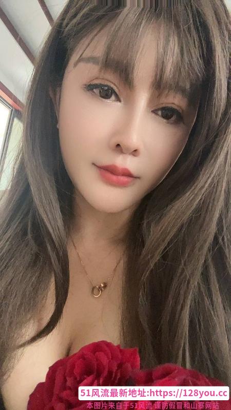 美少妇激情舌吻