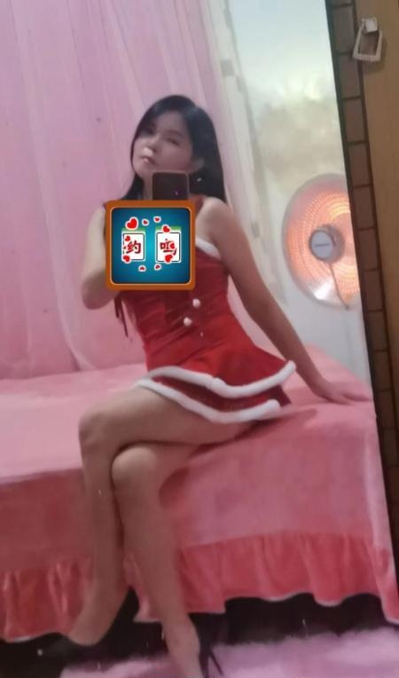 海珠圣诞装少妇