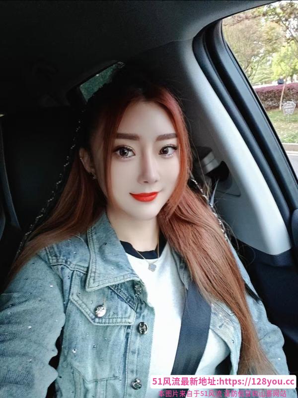 高挑迷人的小姐姐